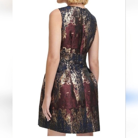 Vince Camuto Metallic Jacquard sleeveless Pleated Black and Gold Dress - Picture 2 of 6